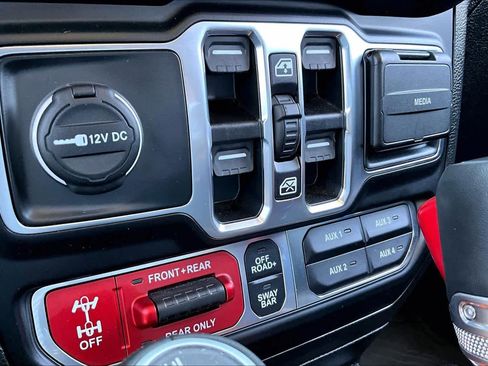 Used 2023 Jeep Gladiator Rubicon w/ Cold Weather Group AWD/4WD image 32