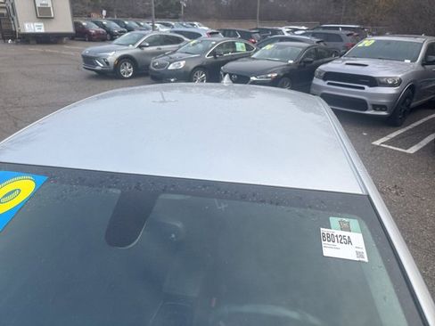 Used 2018 Buick Regal Preferred image 12