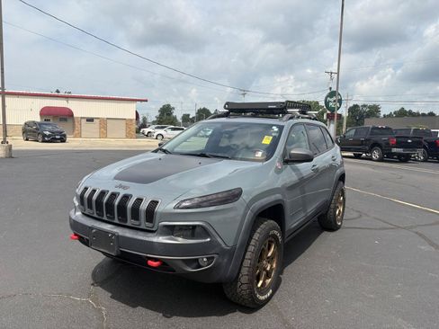 Used 2014 Jeep Cherokee Trailhawk w/ Comfort/Convenience Group AWD/4WD image 4