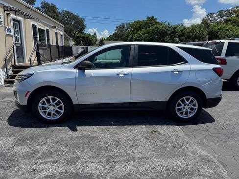 Used 2022 Chevrolet Equinox LS w/ LS Convenience Package AWD/4WD image 5