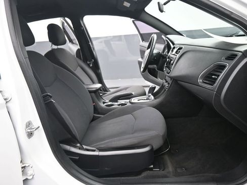 Used 2014 Chrysler 200 Touring image 18