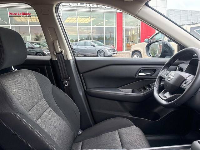 Certified 2025 Nissan Rogue SV FWD image 9