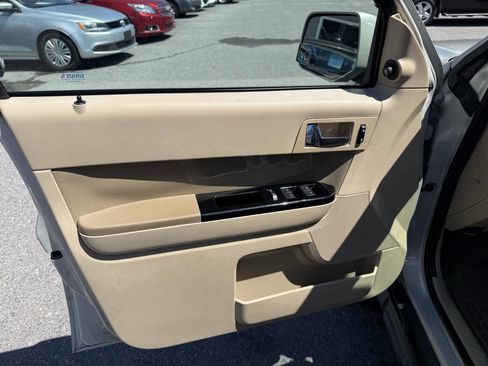 Used 2009 Ford Escape Limited AWD/4WD image 10