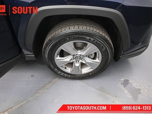 Used 2025 Toyota RAV4 XLE AWD/4WD image 31