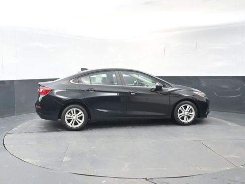 Used 2018 Chevrolet Cruze LT image 6