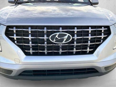 Used 2024 Hyundai Venue SEL image 30