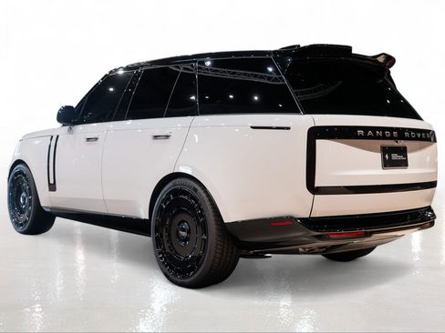 Used 2025 Land Rover Range Rover SE AWD/4WD image 2