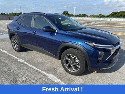 Used 2024 Chevrolet Trax LT FWD image 12
