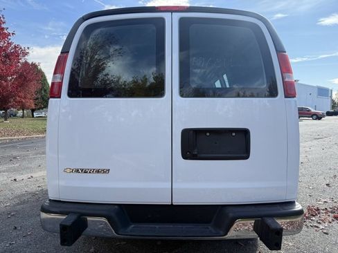 Used 2024 Chevrolet Express 2500 w/ Driver Convenience Package image 4