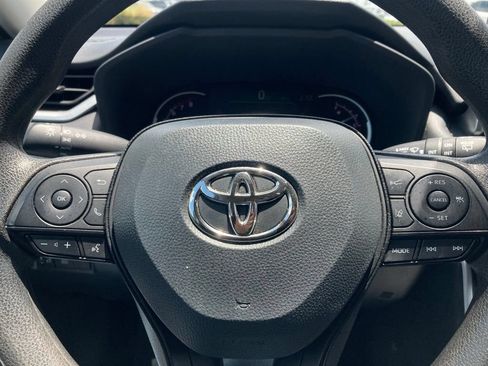 Used 2025 Toyota RAV4 XLE FWD image 18