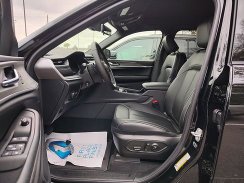 New 2025 Jeep Grand Cherokee L Limited w/ Luxury Tech Group II image 14