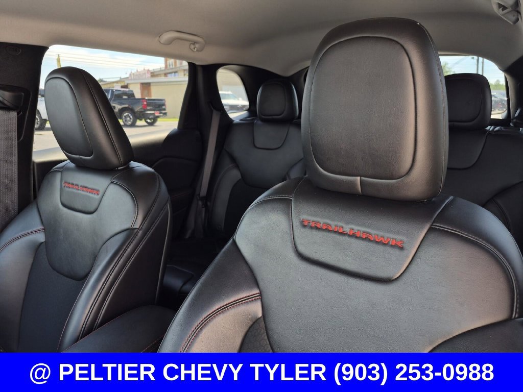Used 2019 Jeep Cherokee Trailhawk w/ Cold Weather Group AWD/4WD image 32