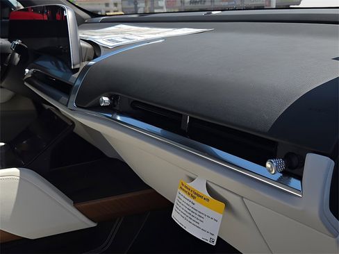 New 2026 Cadillac Vistiq Sport w/ LPO, Floor Liner Package image 13