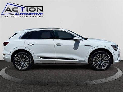 Used 2019 Audi e-tron Prestige w/ Prestige Package AWD/4WD image 8