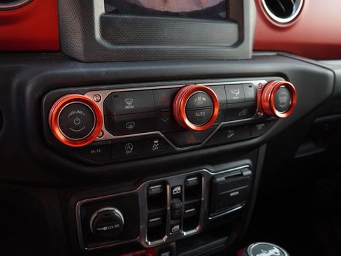 Used 2018 Jeep Wrangler Unlimited Rubicon image 12