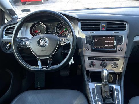 Used 2015 Volkswagen Golf SE image 12