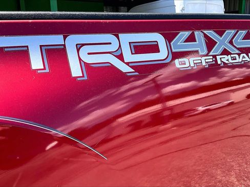 Certified 2018 Toyota Tacoma TRD Off-Road AWD/4WD image 10