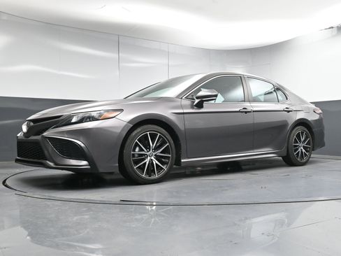 Used 2022 Toyota Camry SE image 22