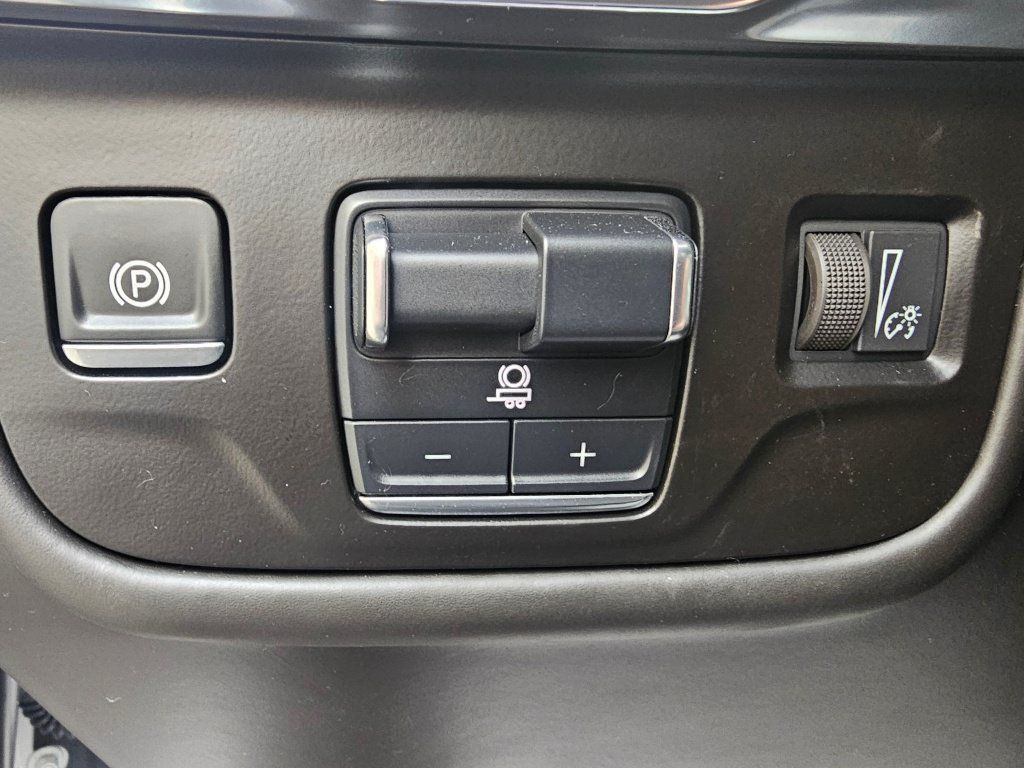 Used 2025 Cadillac Escalade V AWD/4WD image 28