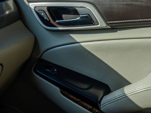 Used 2015 GMC Yukon XL Denali w/ Premium Package image 25