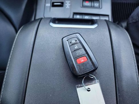 Used 2022 Toyota Highlander XLE image 21