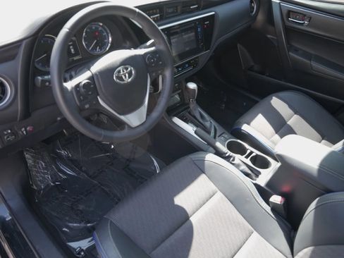 Used 2017 Toyota Corolla SE image 6