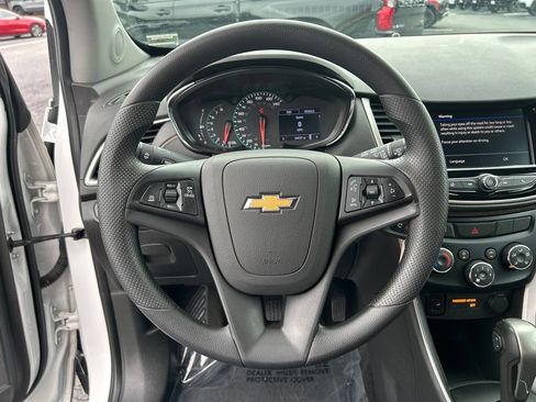 Used 2020 Chevrolet Trax LT FWD image 20