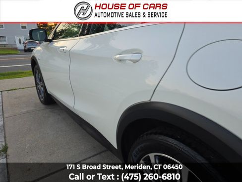 Used 2017 INFINITI QX30 Premium w/ Navigation Package AWD/4WD image 16
