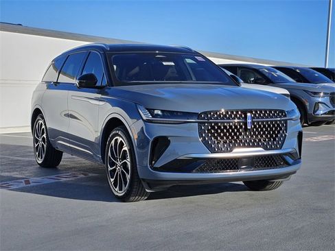 New 2026 Lincoln Nautilus Reserve image 3