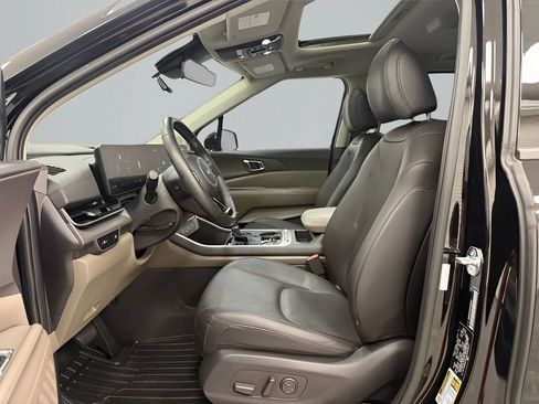 Used 2025 Kia Carnival SX FWD image 12