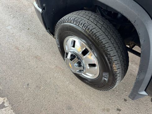 Used 2024 Chevrolet Silverado 3500 High Country image 33