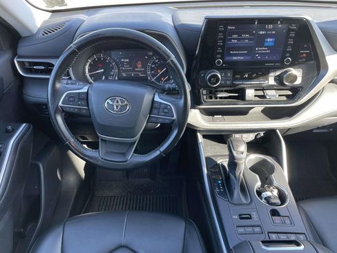 Used 2022 Toyota Highlander XLE image 25
