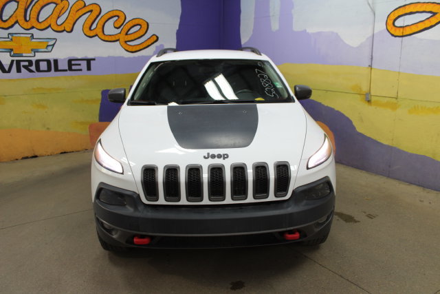 Used 2018 Jeep Cherokee Trailhawk AWD/4WD image 3