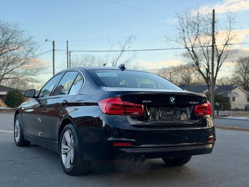 Used 2018 BMW 330i xDrive Sedan AWD/4WD image 4