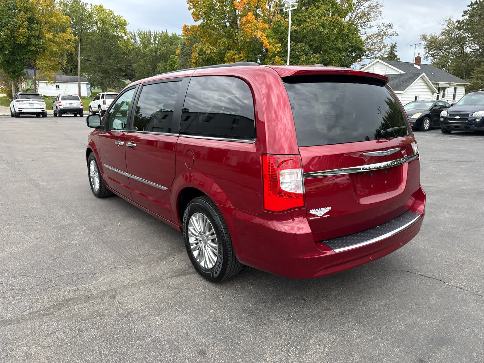 Used 2015 Chrysler Town & Country Touring-L w/ Driver Convenience Group FWD image 5