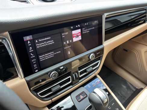 Certified 2026 Porsche Macan AWD/4WD image 31