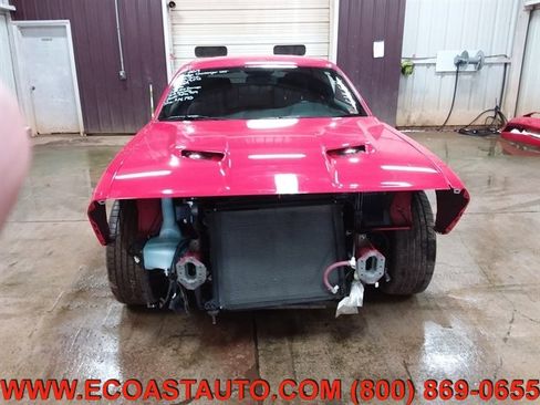 Used 2019 Dodge Challenger SXT image 6