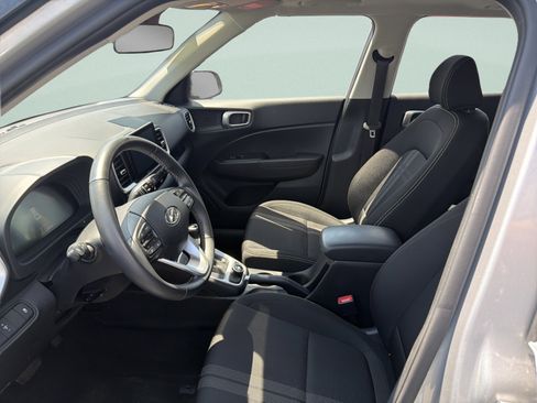 Used 2025 Hyundai Venue SEL FWD image 10