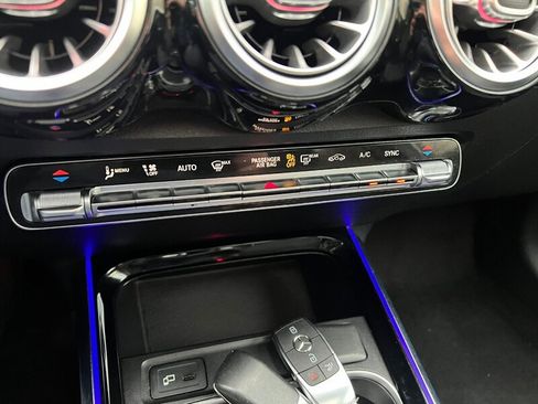 Used 2020 Mercedes-Benz GLB 250 4MATIC w/ AMG Line image 38