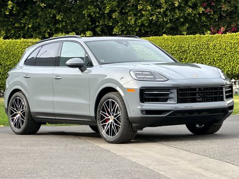 New 2026 Porsche Cayenne S image 10