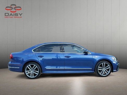 Used 2017 Volkswagen Passat 1.8T R-Line FWD image 4