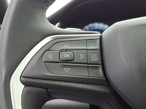 Used 2025 Jeep Grand Cherokee Altitude AWD/4WD image 15