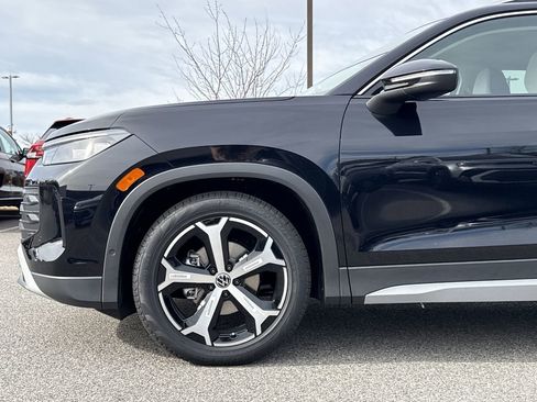 New 2026 Volkswagen Tiguan SE FWD image 9