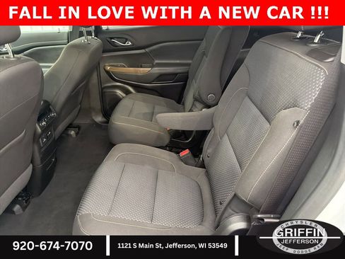 Used 2023 GMC Acadia SLE w/ Driver Convenience Package image 15