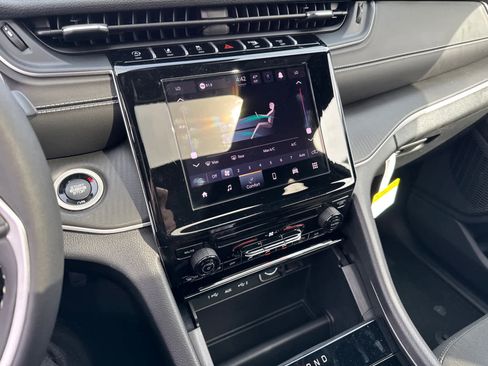 New 2025 Jeep Grand Cherokee Laredo X w/ Trailer Tow Package image 26