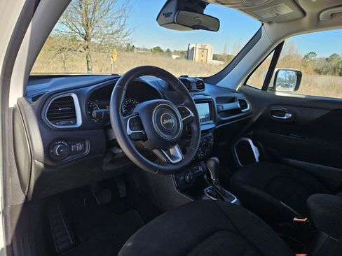 Used 2021 Jeep Renegade Latitude image 12