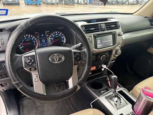 Used 2018 Toyota 4Runner SR5 Premium image 12