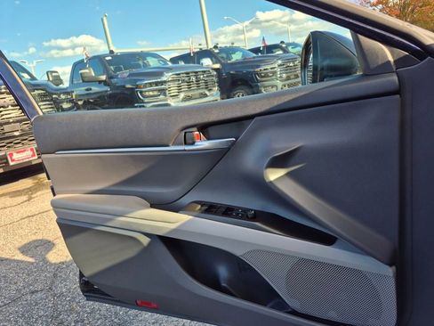 Used 2022 Toyota Camry SE image 14