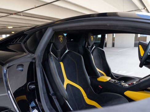 Used 2024 Lamborghini Huracan Tecnica image 17