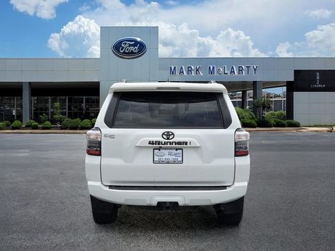 Used 2022 Toyota 4Runner SR5 Premium w/ Moonroof Package AWD/4WD image 4